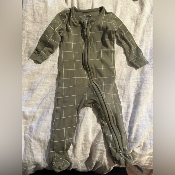 Colored Organics Footed Onesie PJs size 3-6 months, Olive green - Picture 1 of 3